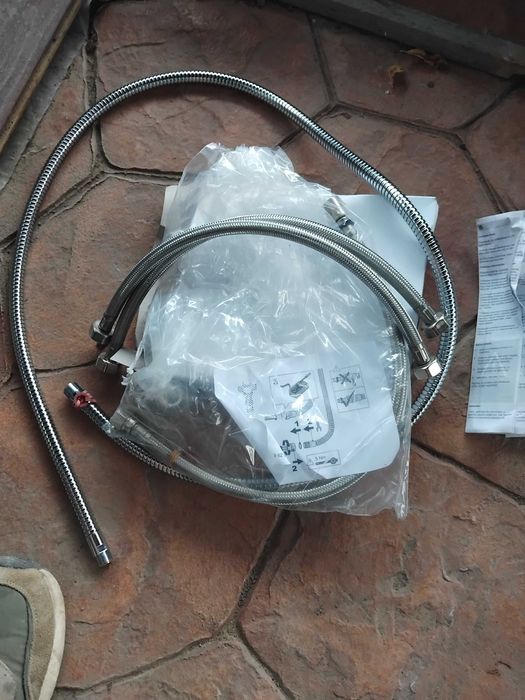 Baterie Kludi Bozz cu montaj pe cada, din patru elemente.