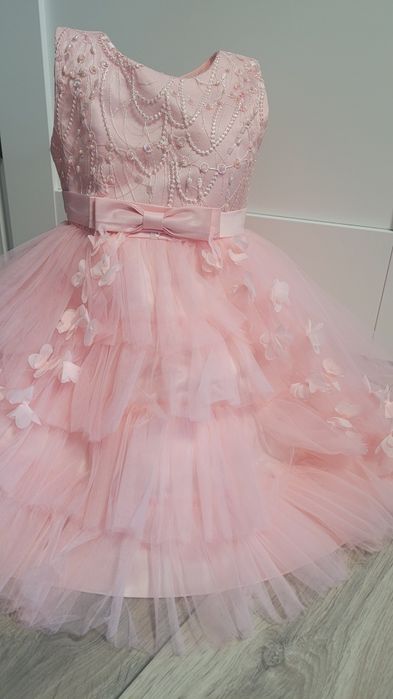 Rochita eleganta cu trena