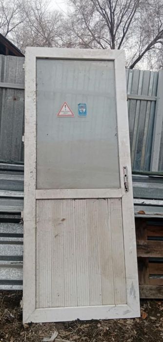 Продам пластиковые двери