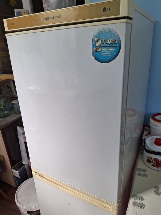 Холодиник нормальный  состояние  20000