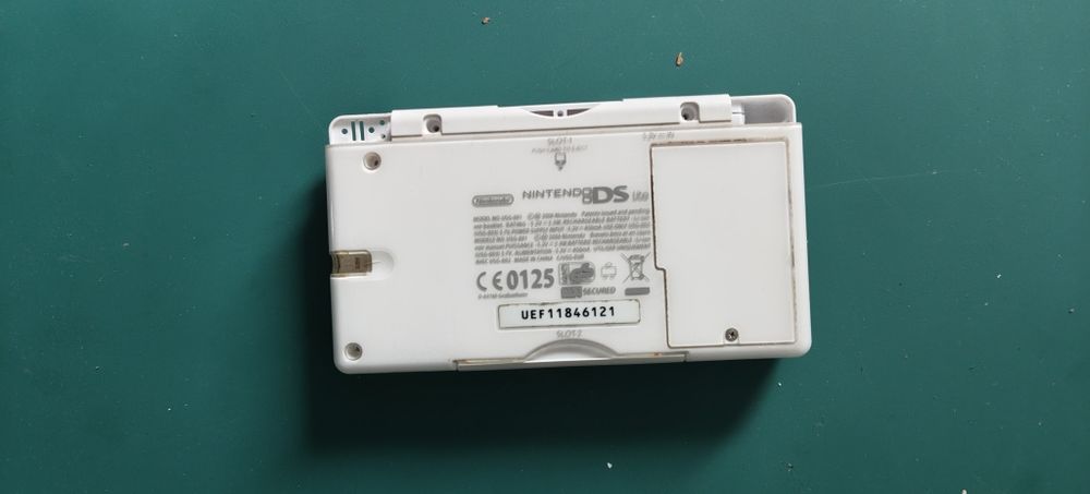 Nintendo DS Lite на части + два корпуса (черен и бял)