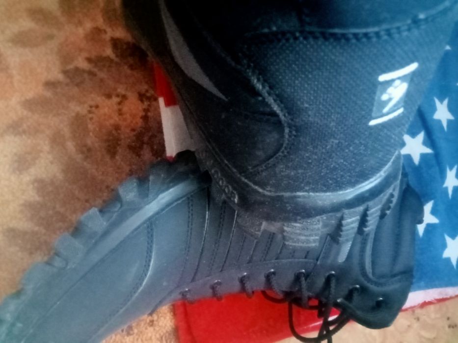 Отдам даром кросовки новые размер 50.