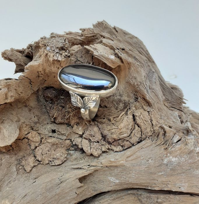 Сребърен пръстен с хематит