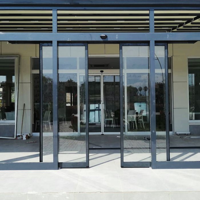 Автоматические сенсорные двери