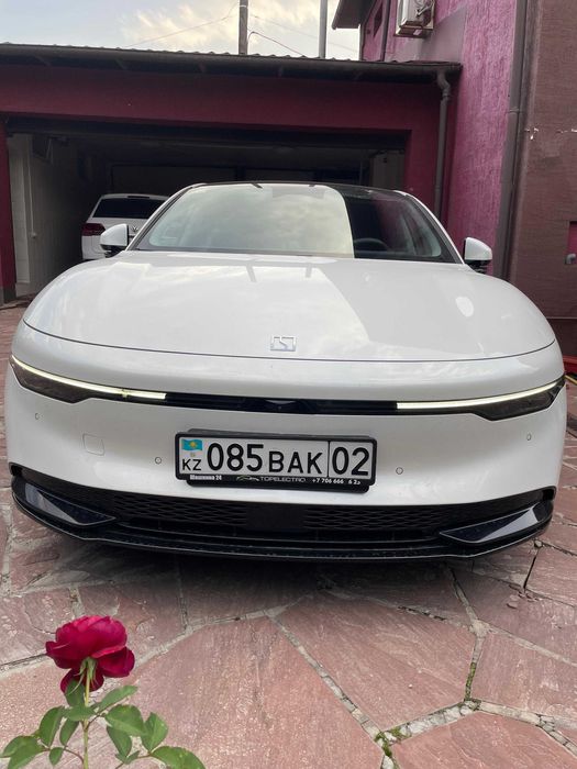 автомобиль zeekr 007