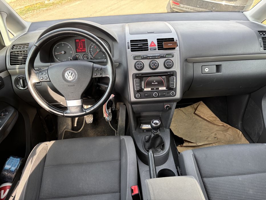 VOLKSWAGEN Touran 2010 — imagine 5