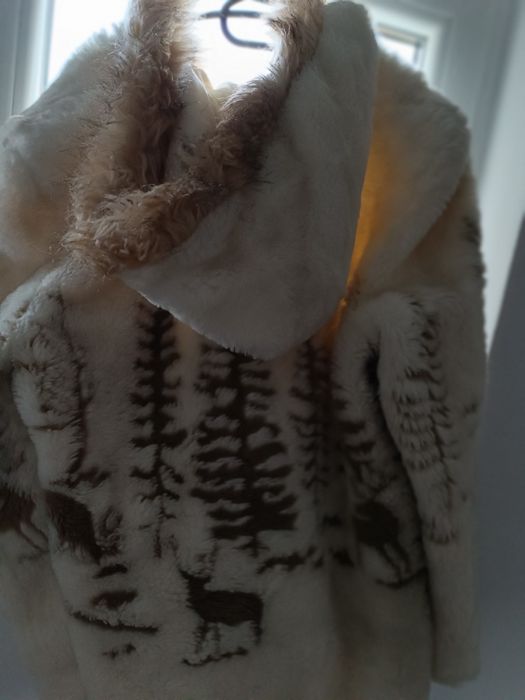 Haină de blană  cu  peisaj de iarnă