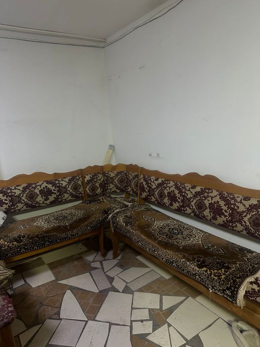 Угловой диван на кухню