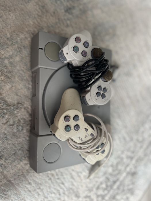 Sony play station oʻyini 4 ta diski bor ishlatilgan