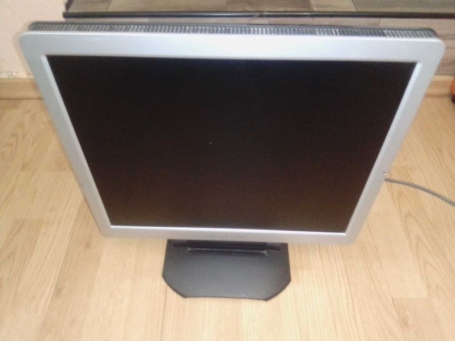 Компютърни монитори клавиатури ,мишки