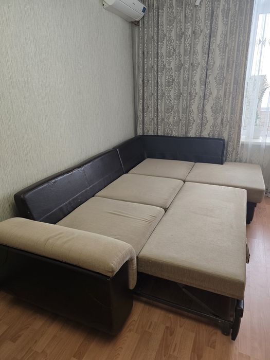 Большой угловой диван