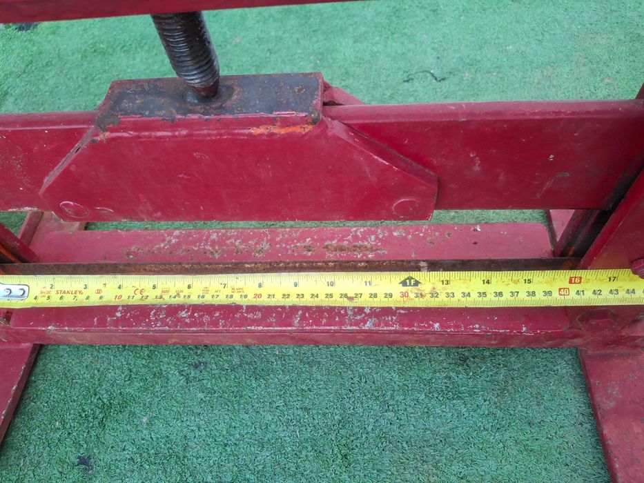 Гилотина за рязане на павета и плочки