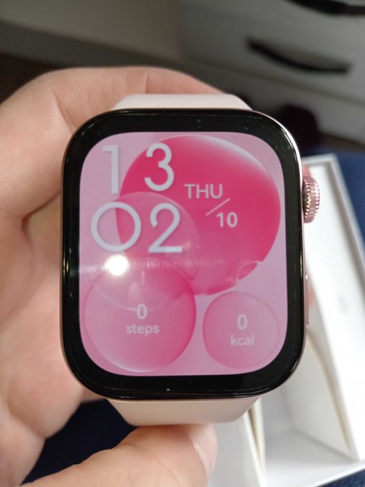 Чисто нов смарт часовник