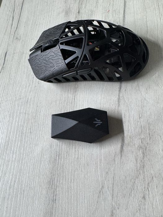 Мышка     WLMOUSE Beast X Max wireless gaming mouse and its 8K dongle