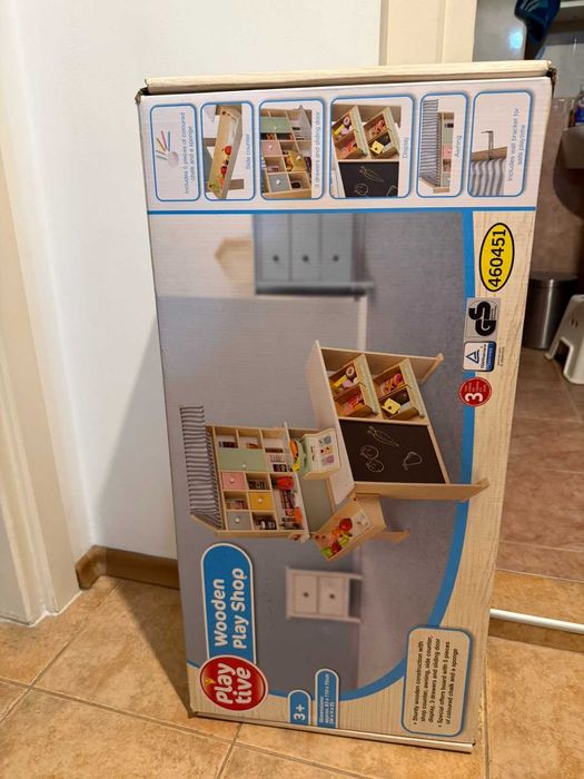 Дървен детски магазин