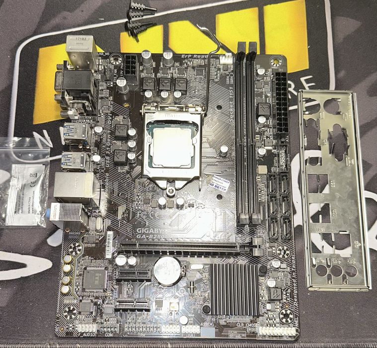 Комплект Gigabyte B250M D2V + I5-7500