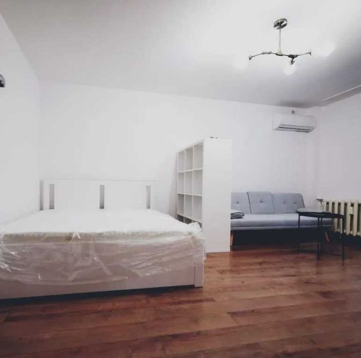 Дава се под наем Двустаен апартамент в Бургас, Център - 60 кв.м за 255 € - Снимка #2