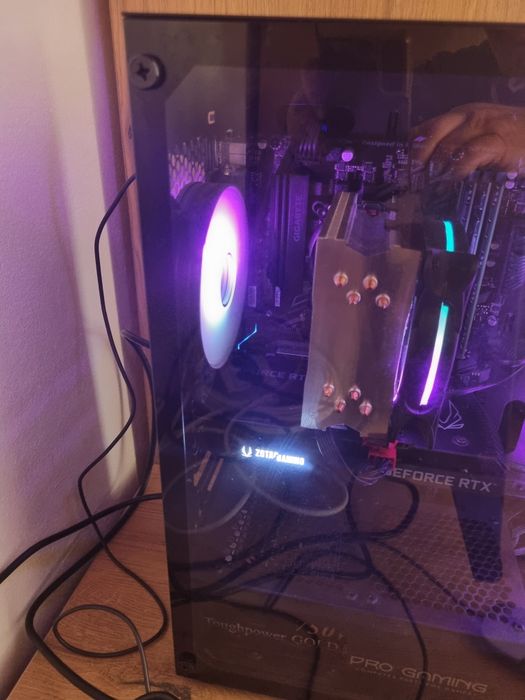 Vând calculator gaming i7 9700 RTX3060Ti 48GB RAM