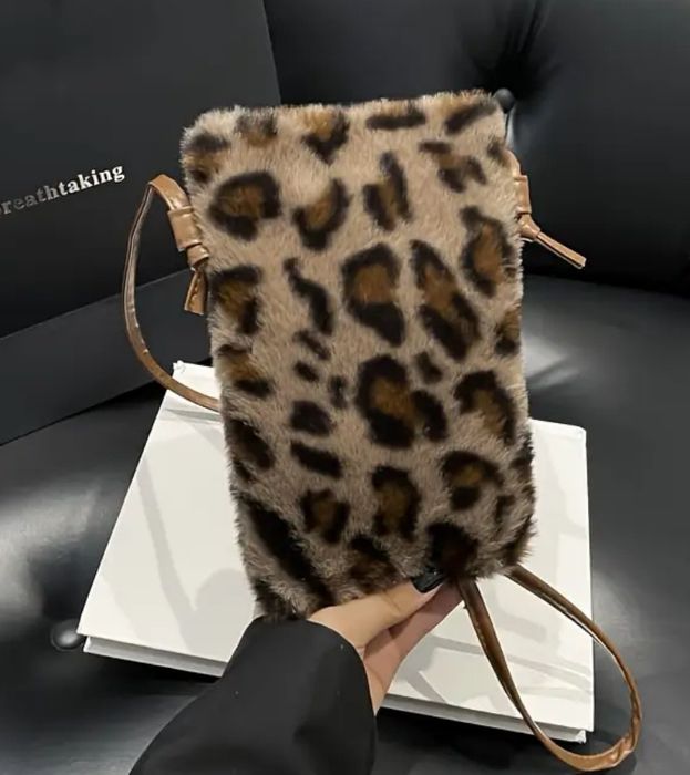 Златна, сребърна и с леопардов принт чанта