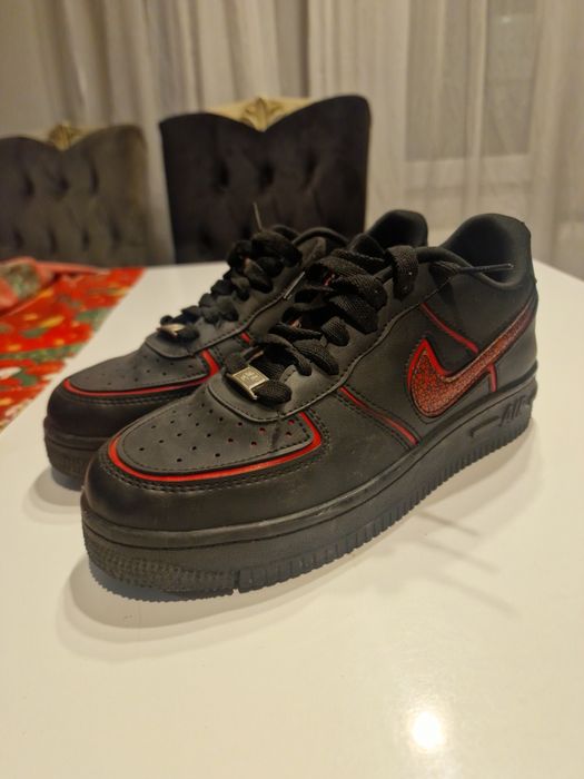 Продавам запазени,почти нови маратонки Nike Air CR7 и  Nike Halloween
