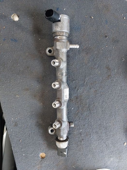 Rampa injectoare Octavia 3/Superb 3/Passat B8 crl crm cxx 04L089G