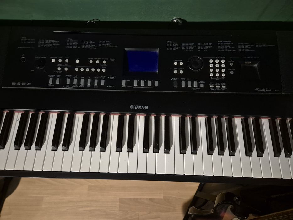 Vand pian Yamaha Portable Grand DGX 650