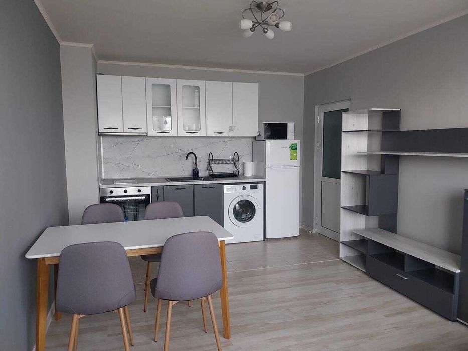 Дава се под наем Двустаен апартамент в Бургас, Изгрев - 45 кв.м за 357 € - Снимка #2