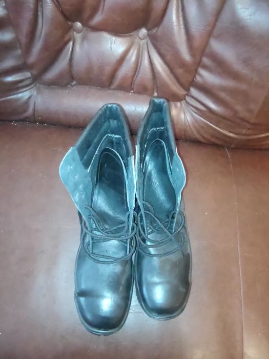 Bocanci din piele cu bot metalic Nr 46