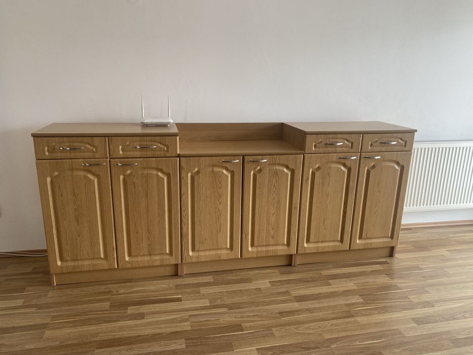 Masa extensibila cu 6 scaune + servanta