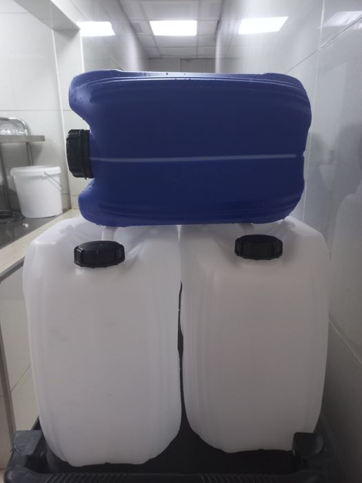 Продам канистры 20 литровые чистые