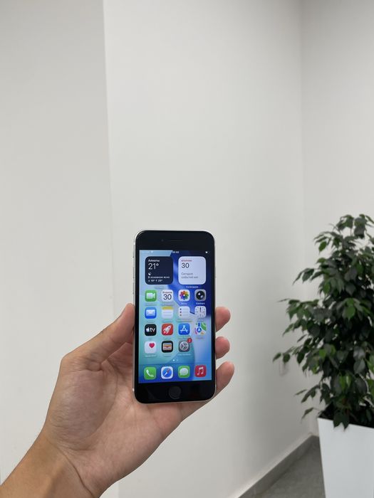 Продам срочно iPhone SE 128GB