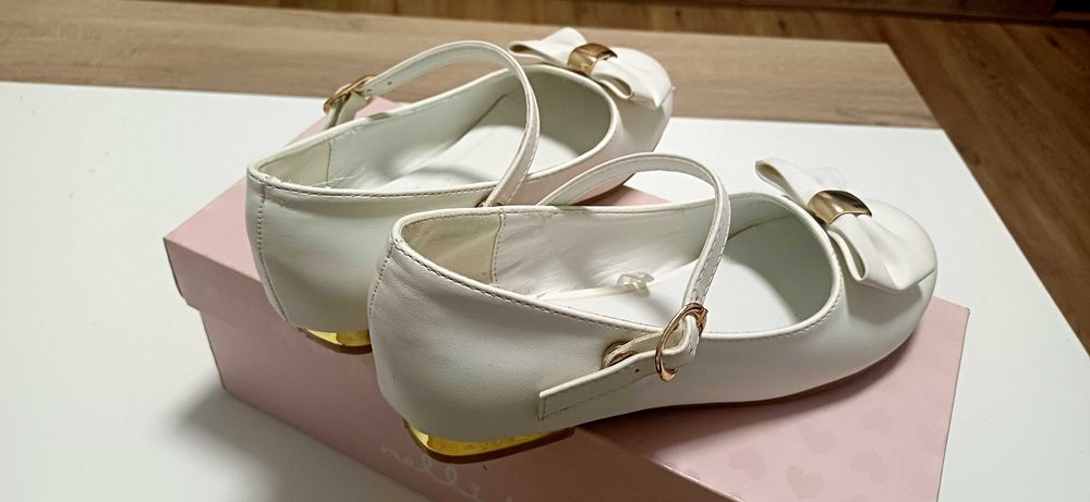 Детски официални кожени обувки с панделки, размер 31