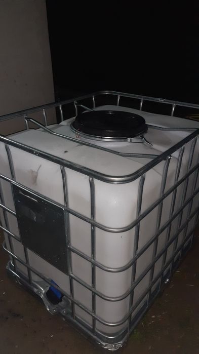 Vând cub 1000 de litri