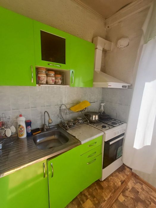 Гулистон шахарда 3 хонали уй сотилади. Уй 5 этажда.  5микр да .