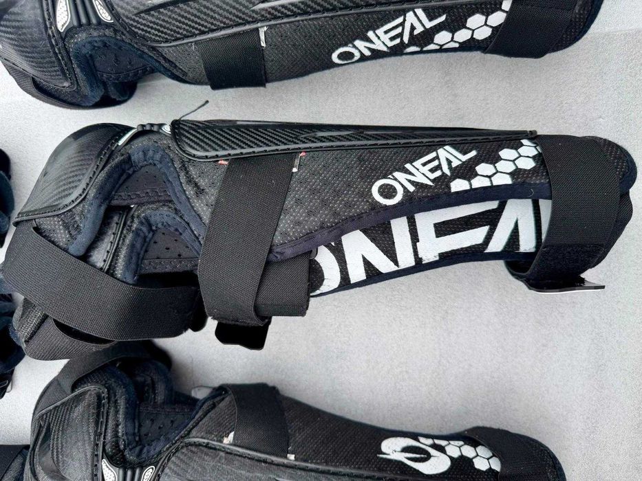 Genunchieri second hand ONEAL TRAIL FR Knee Guard CARBON negru alb