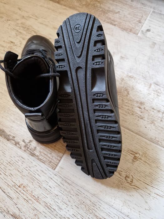 Vând ghete de iarnă din piele naturala pt.femei