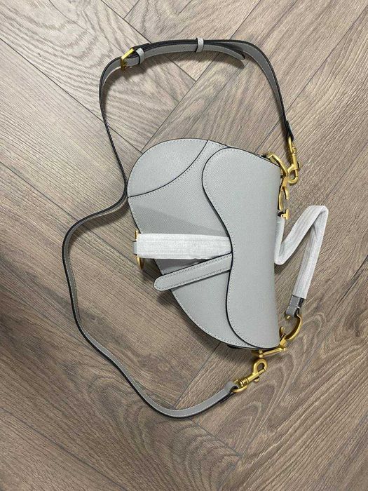 Geanta Dior Saddle Gri din Piele Texturată - nouă, în cutie