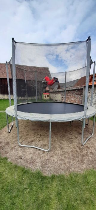 Trambulina de exterior cu diametru 420m