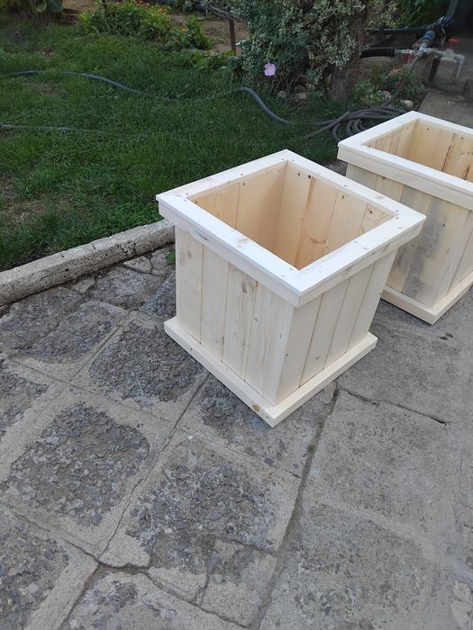 Саксии от дърво кашпи