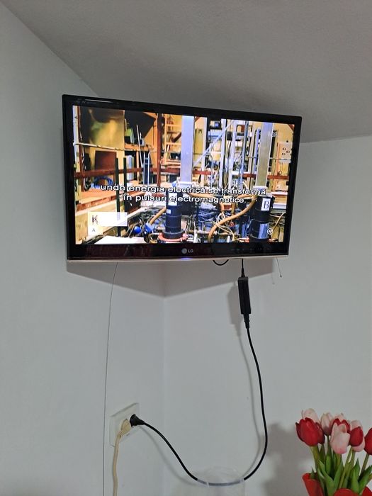 TV  LG diagonala 70cm.