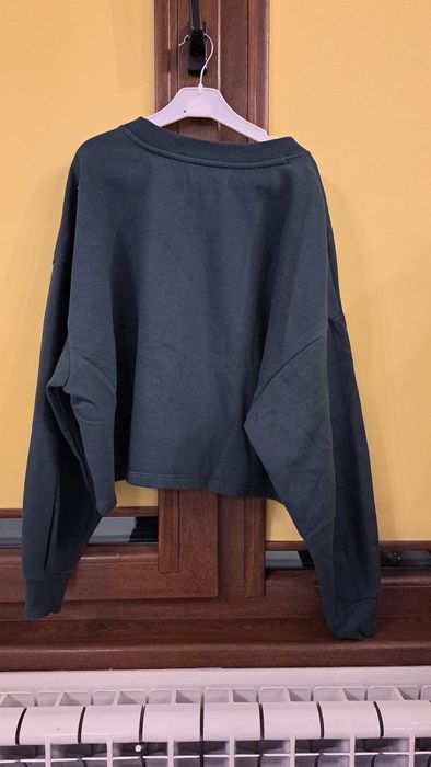 Тъмно зелен скъсен пуловер