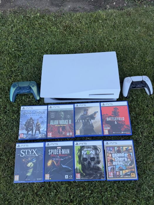 PS5 с 2 джойстика във гаранция  с много игри