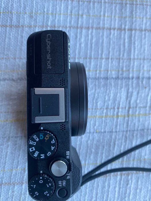 Продавам - компактна камера Sony DSC HX60- като нова!