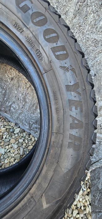 Anvelope Goodyear UltraGrip ICE Arctic Suv 4X4 
225/65 R17 102T M+S