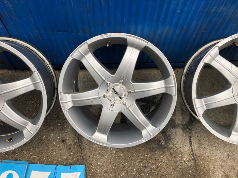 17 цола джанти NISSAN Нисан 6х114,3мм/66,1мм - Оферта (977)