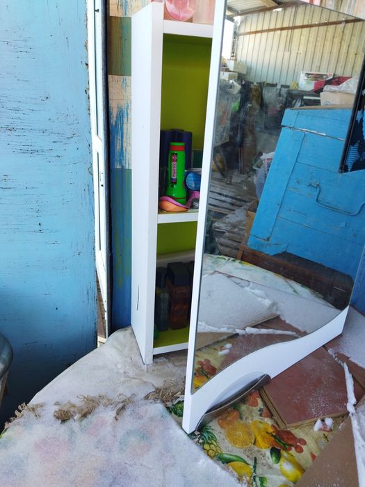 Продается шкаф с зеркалом