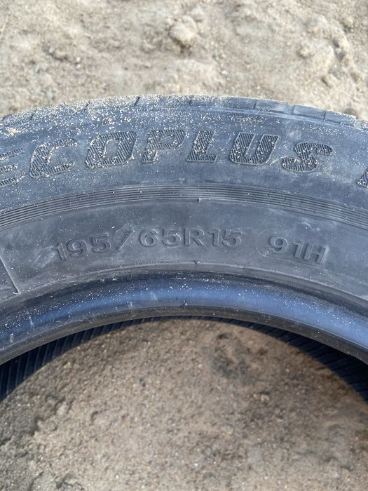 Продам летнию резину в хорошем состояние .