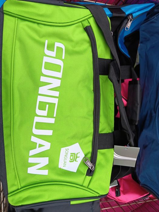 Затворен Магазин за Чанти 5-10лв.на едро