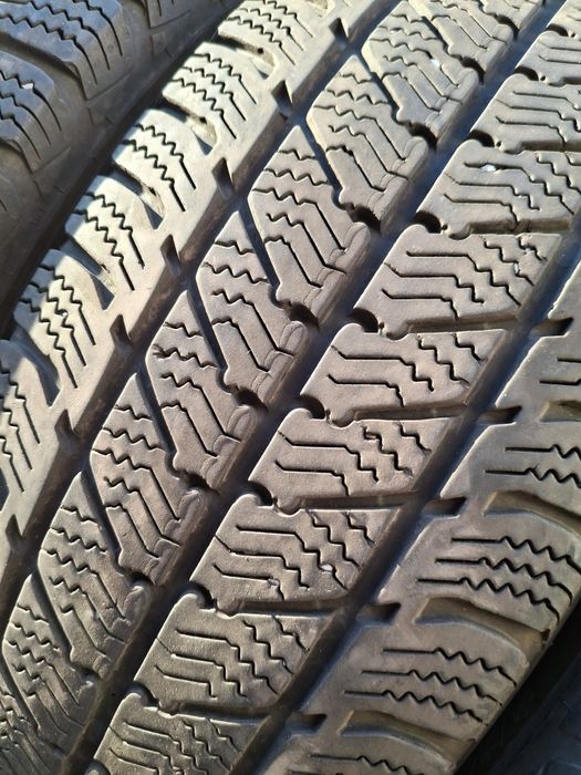 4 Anvelope  de iarnă 215 60 r17C Semperit