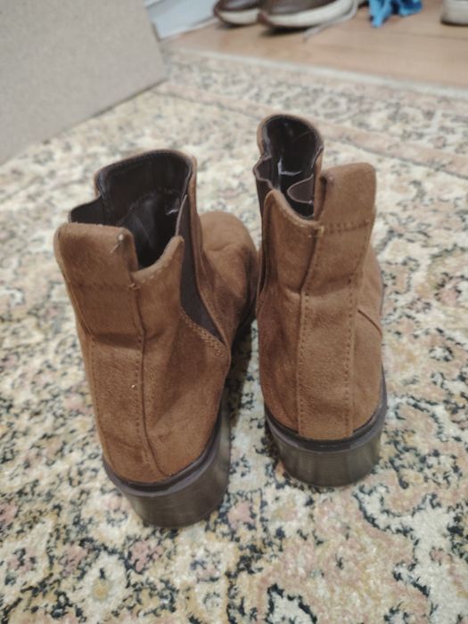 Продам сапожки женские